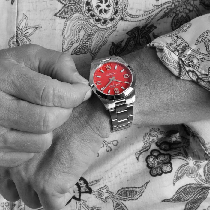 Ocean 39 Metropole red modern diving watch | by Steinhart Watches
